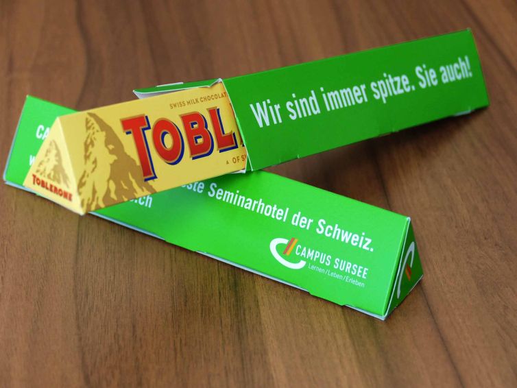 Produkte, Verpackungen, Tobleroneverpackung, Faltschachteln, Automatikboden, Abrufkarten, Kartonschachtel, Umverpackung, Faltschachtelkleben, Offsetdruck, Digitaldruck, Schlitzen, Stanzen, Wallimann Druck und Verlag AG, Beromünster Druckerei, Luzern, Sursee, Michelsamt