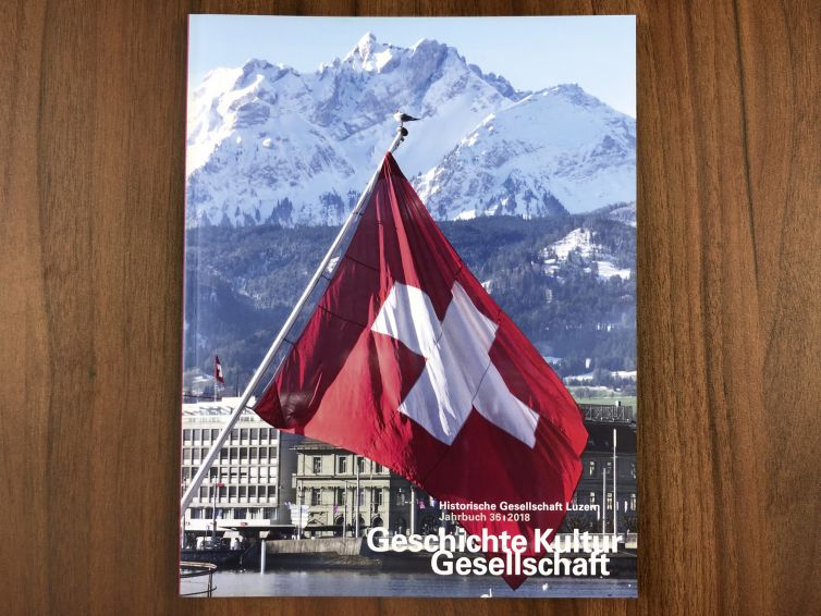 Broschüre Geschichte Kultur Gesellschaft, Historische Gesellschaft Luzern, Produkte, Broschüren, Broschur, Heftli, Softcover, Rückenheftung, Postitchen, Prospekt, geheftete Broschüre, Heftli drucken, Broschüre drucken, Folder, Klebebinden, hochwertige Broschüren, Broschüren auf spezielles Papier, hochwertige Broschüren, Offsetdruck, Digitaldruck, Schlitzen, Stanzen, Wallimann Druck und Verlag AG, Beromünster Druckerei, Luzern, Sursee, Michelsamt