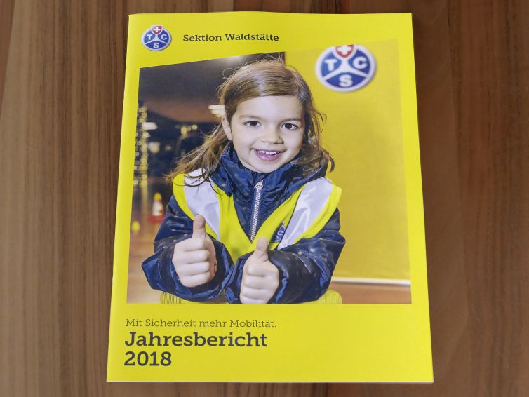 Jahresbericht TCS-Sektion Waldstätte, Produkte, Broschüren, Broschur, Heftli, Softcover, Rückenheftung, Postitchen, Prospekt, geheftete Broschüre, Heftli drucken, Broschüre drucken, Folder, Klebebinden, hochwertige Broschüren, Broschüren auf spezielles Papier, hochwertige Broschüren, Offsetdruck, Digitaldruck, Schlitzen, Stanzen, Wallimann Druck und Verlag AG, Beromünster Druckerei, Luzern, Sursee, Michelsamt