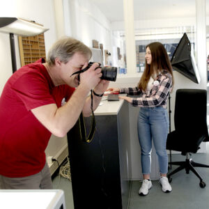 Josef Durrer, Polygraf im hauseigenen Fotostudio.