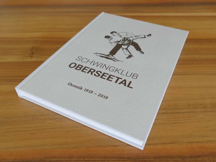 Chronikbuch vom Schwingklub Oberseetal – gedruckt wurde das Buch bei der Wallimann Druck und Verlag AG.