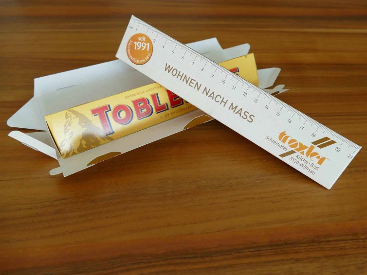 Die Firma Wallimann Druck und Verlag AG in der Schweiz stellt individuelle Tobleroneverpackungen her.